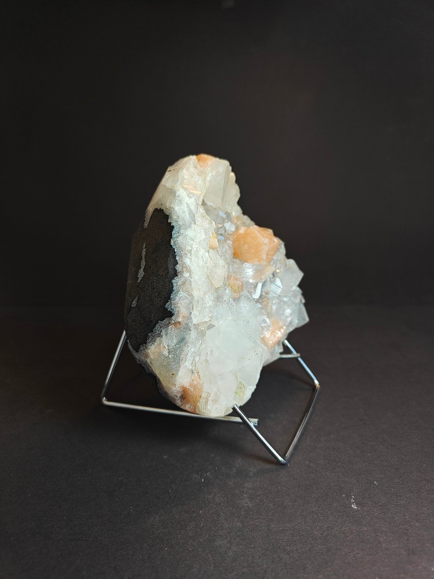 Apophyllite and Stilbite Cluster from India - 1.130 kg --- 003