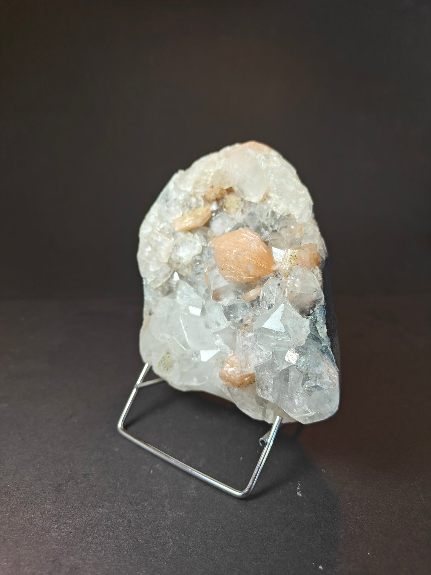 Apophyllite and Stilbite Cluster from India - 1.130 kg --- 003