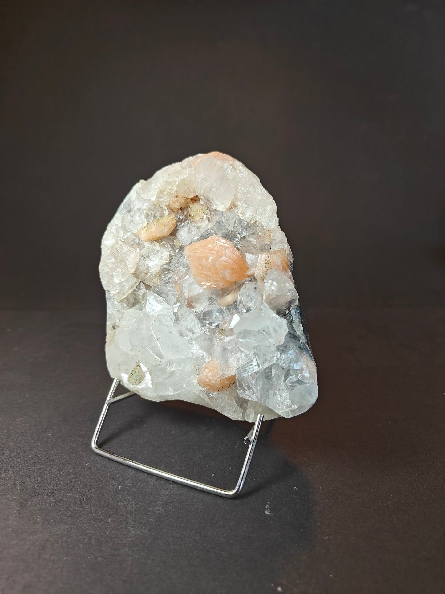 Apophyllite and Stilbite Cluster from India - 1.130 kg --- 003