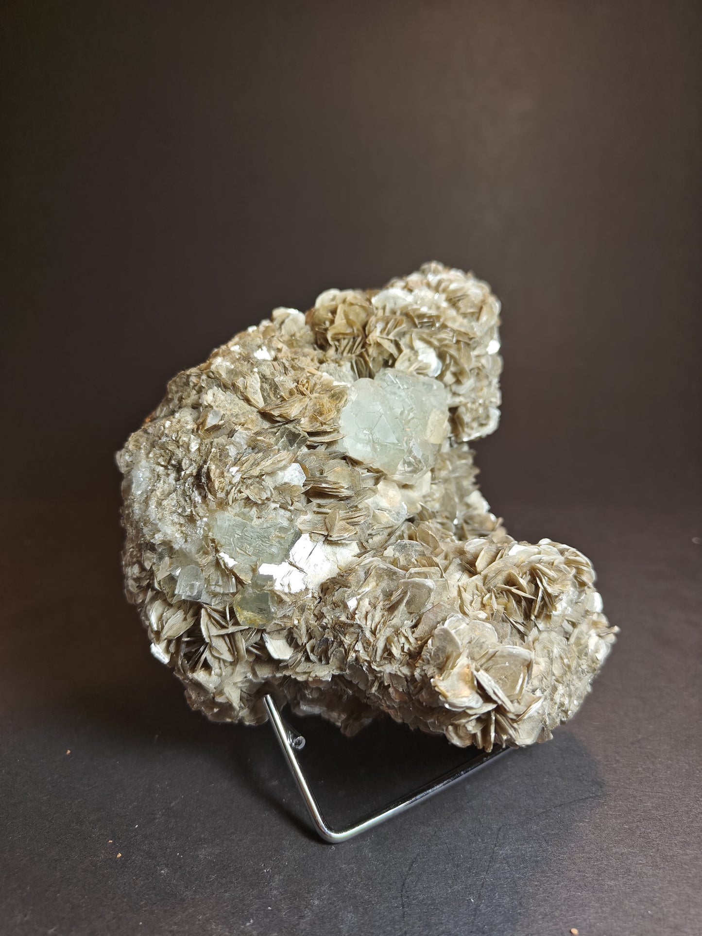 Aquamarine on Muscovite