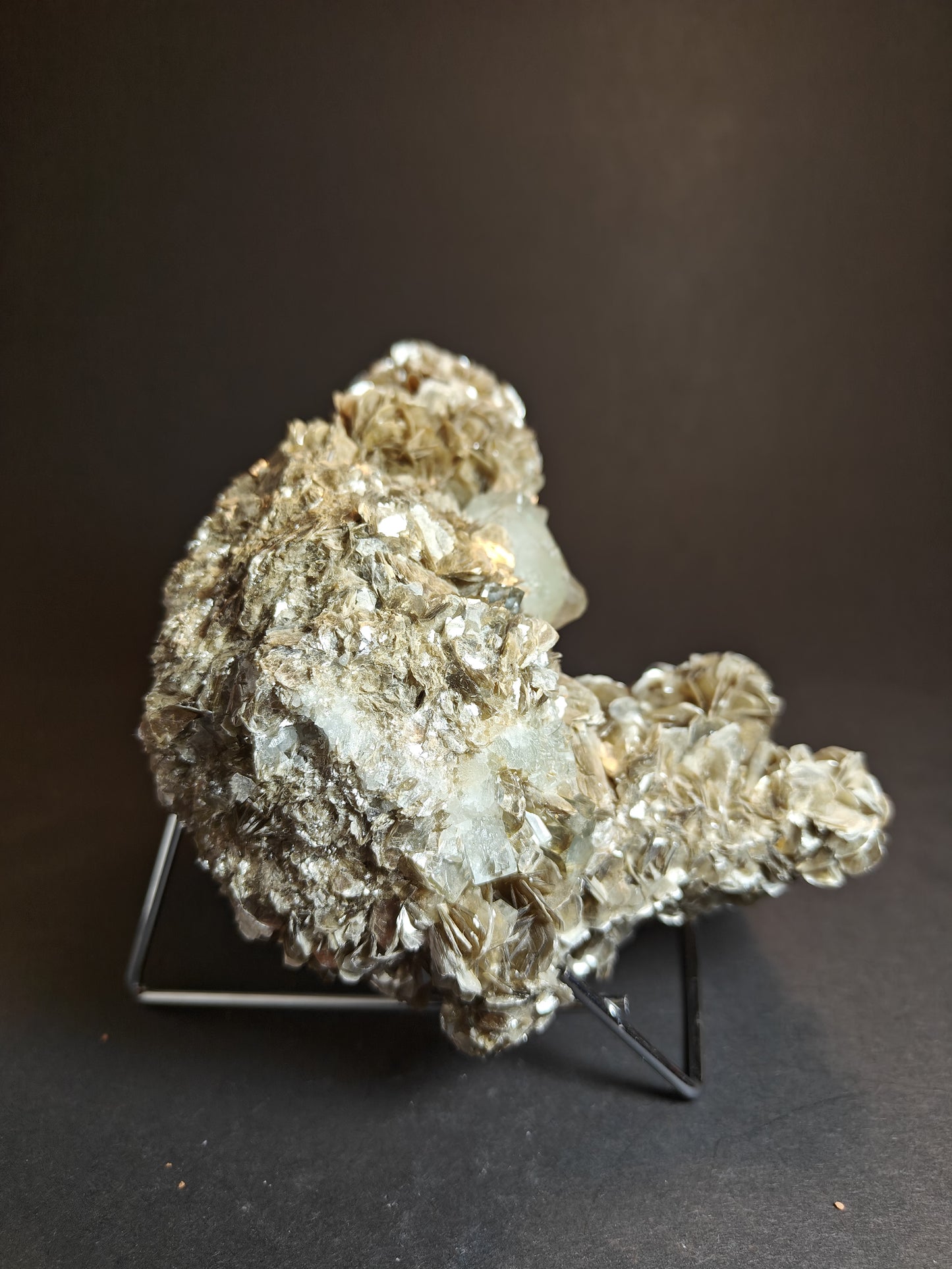 Aquamarine on Muscovite