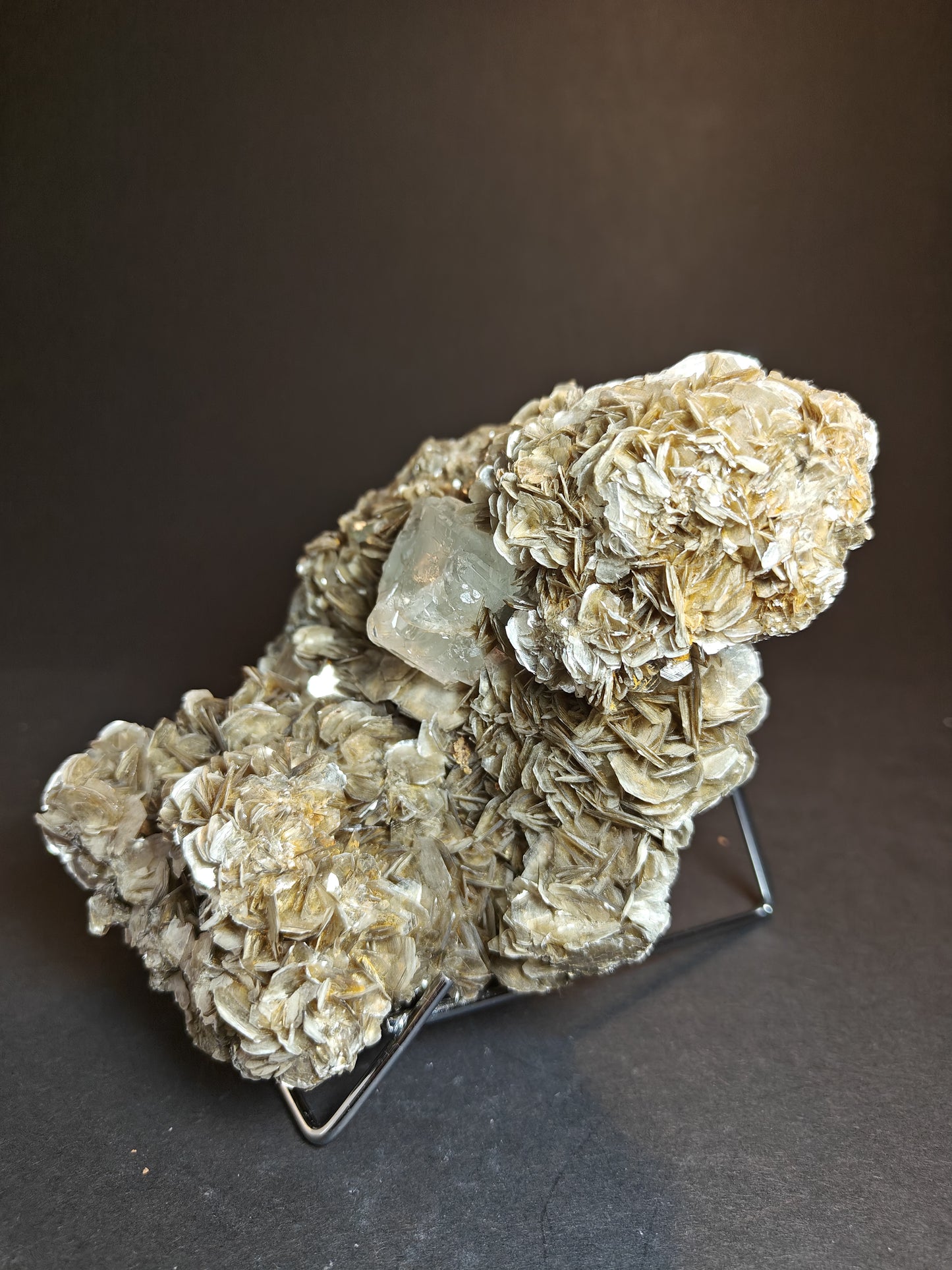 Aquamarine on Muscovite