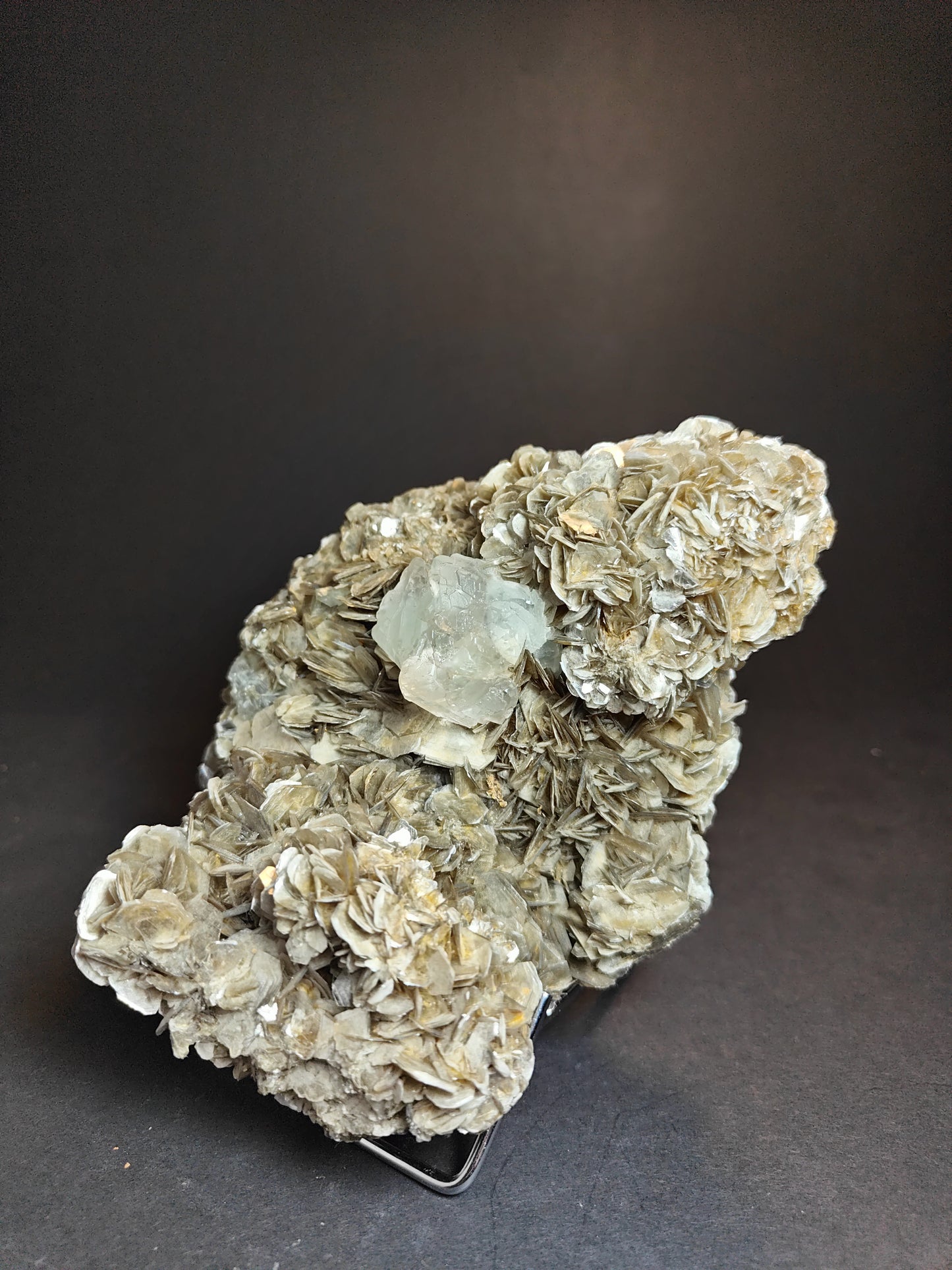 Aquamarine on Muscovite