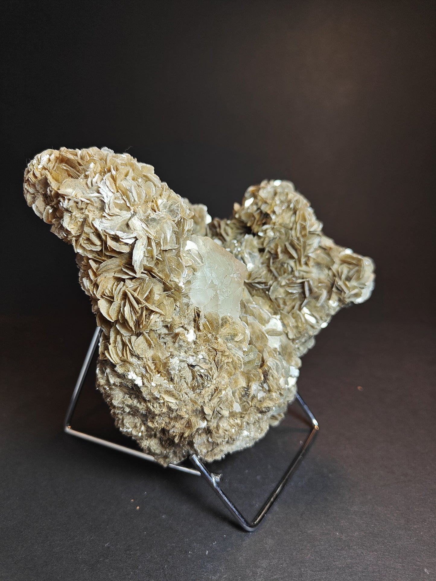 Aquamarine on Muscovite
