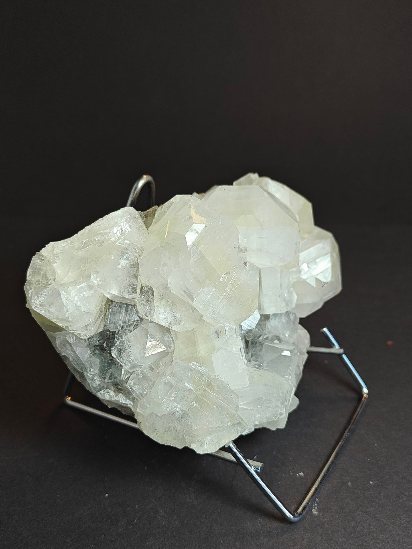 Apophyllite Cluster from India - 0.960 kg --- 005