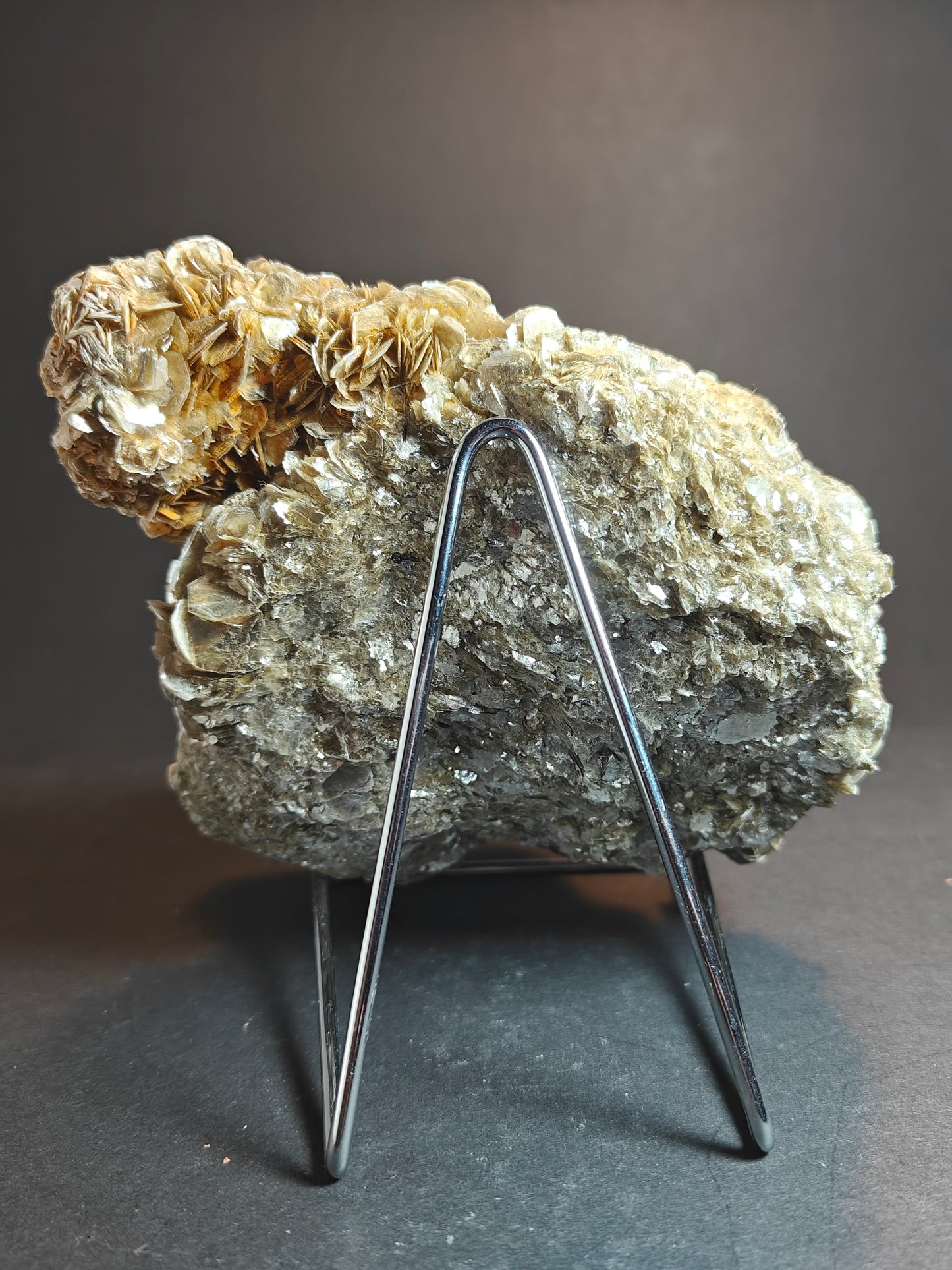 Aquamarine on Muscovite