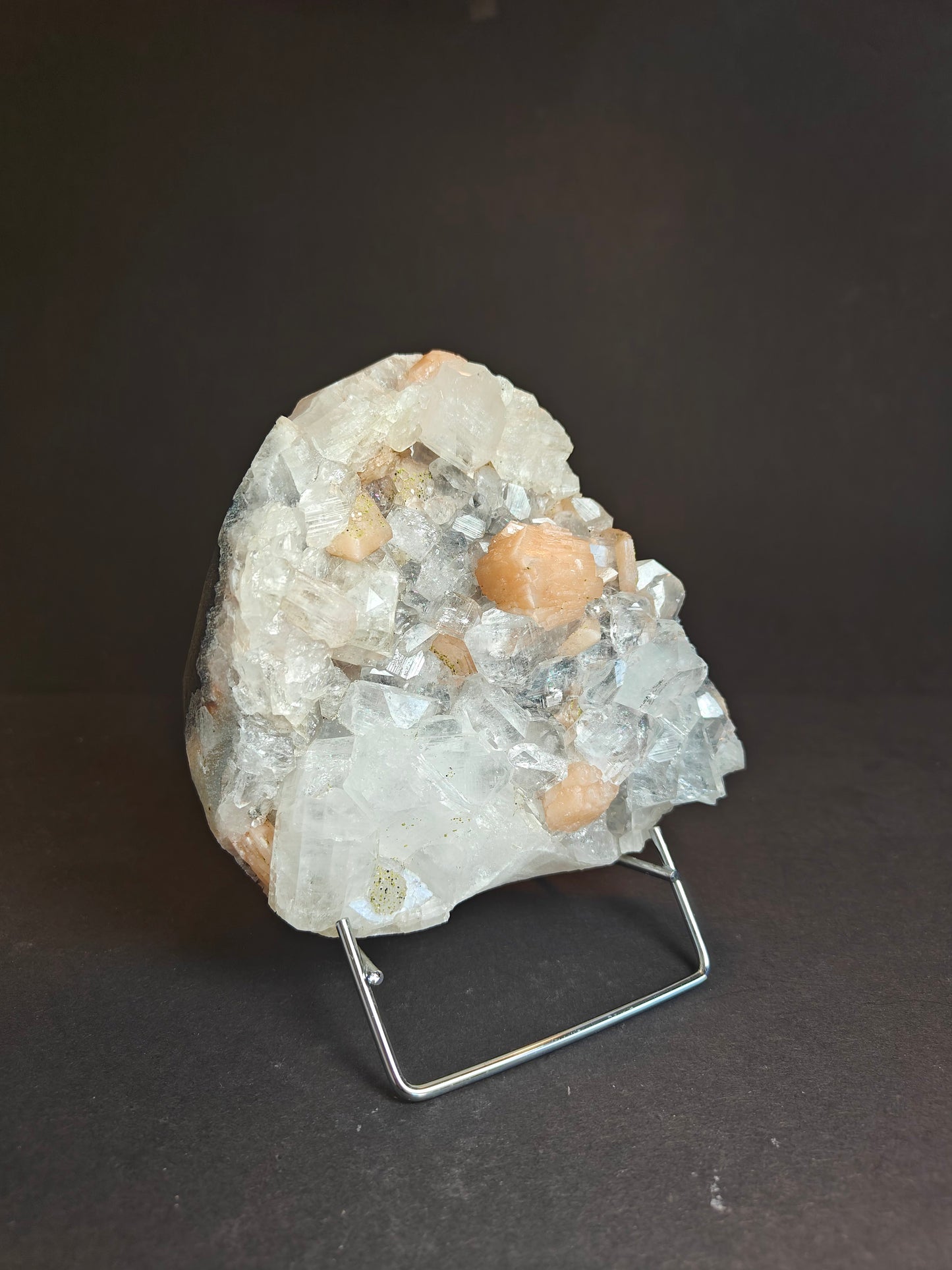 Apophyllite and Stilbite Cluster from India - 1.130 kg --- 003