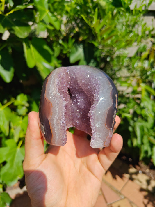 Uruguayan Agate with Sparkly Crystals 10 x 9 x 7 cm 0.573 kg