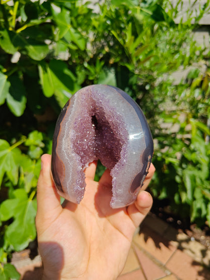 Uruguayan Agate with Sparkly Crystals 10 x 9 x 7 cm 0.573 kg