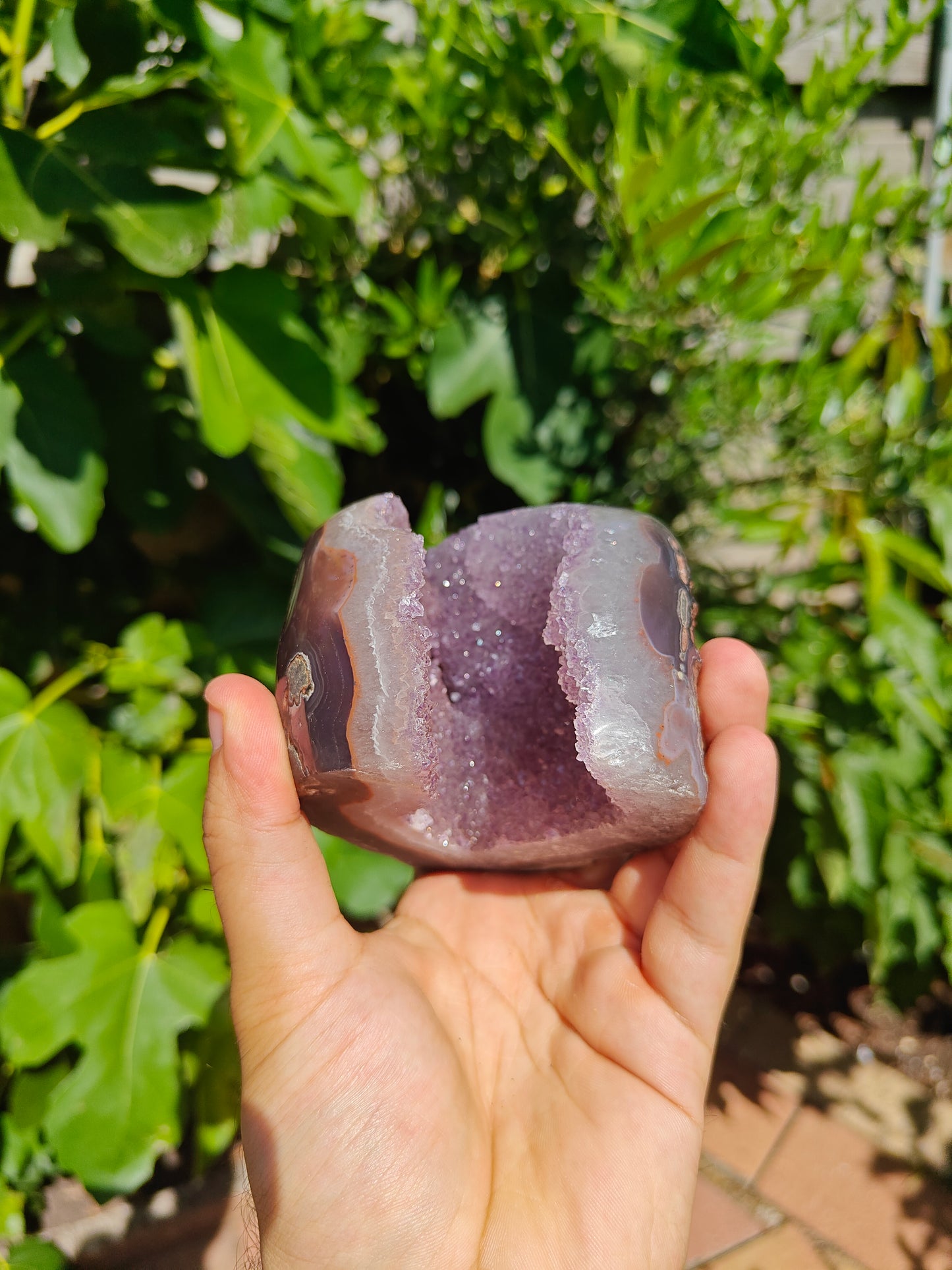 Uruguayan Agate with Sparkly Crystals 10 x 9 x 7 cm 0.573 kg