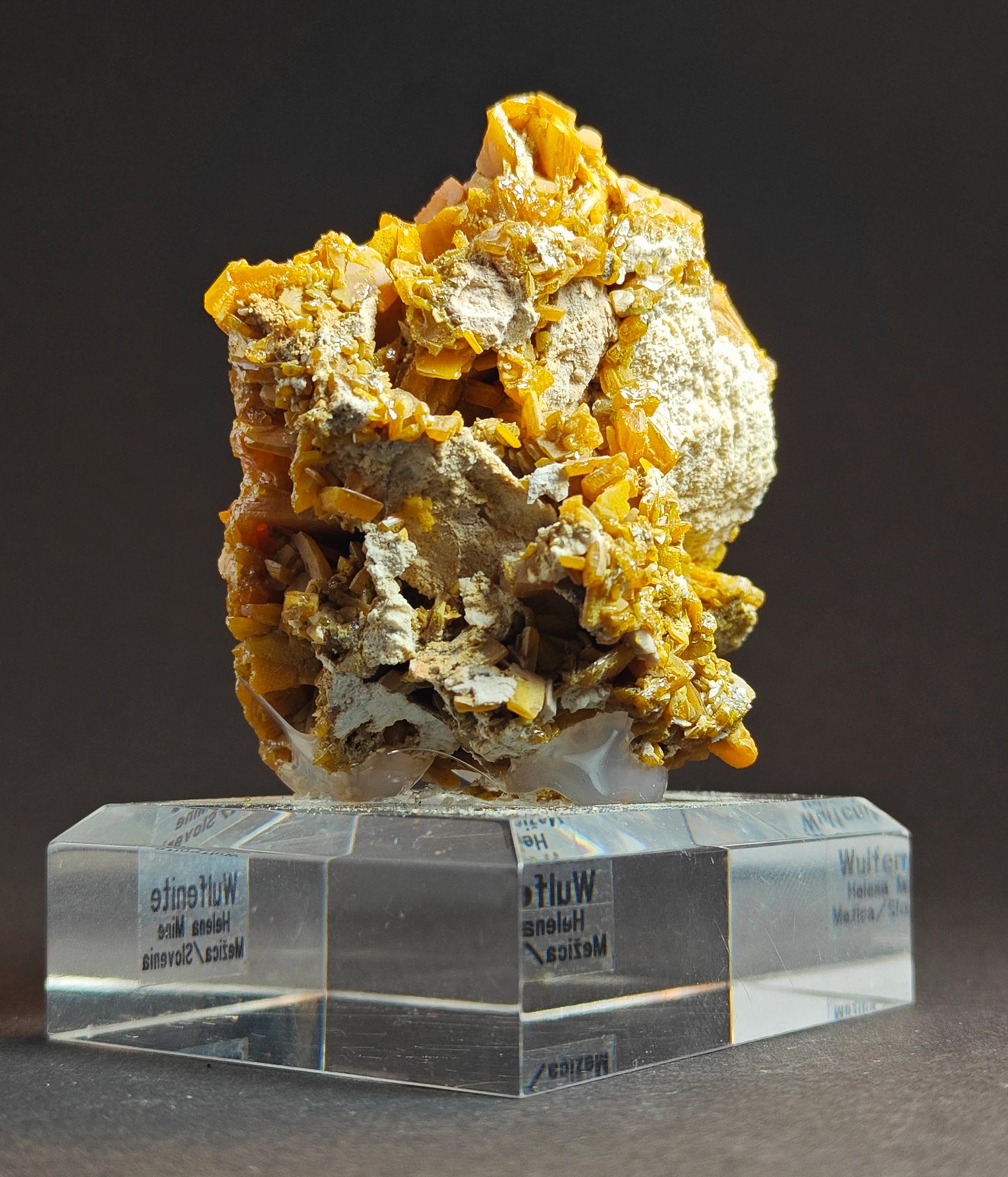 Prachtig Wulfenite-exemplaar uit de Helena-mijn, Mezica, Slovenië