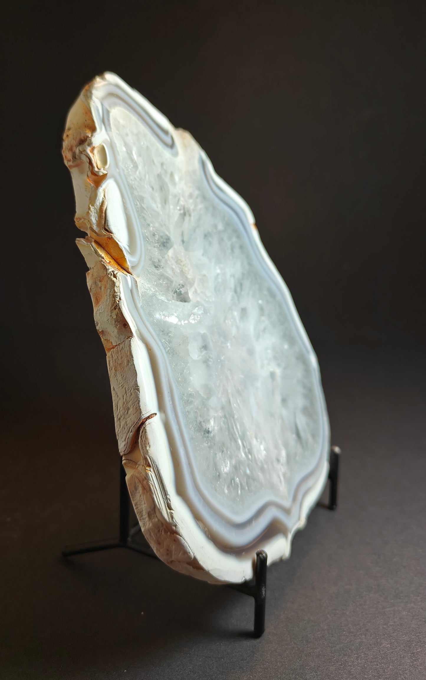 Beautiful Agate Slice with Vibrant Colors – 566 Grams