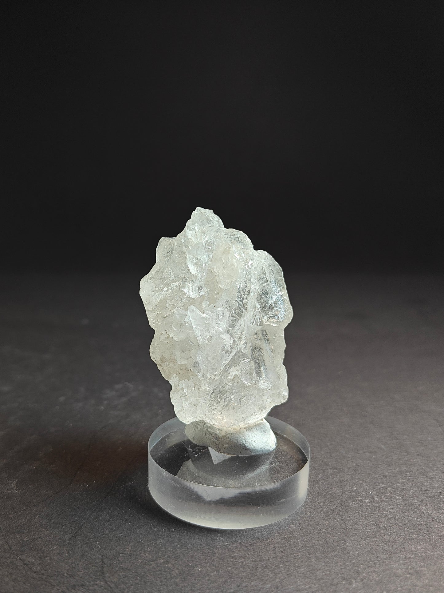 Petaliet kristalspecimen op basis