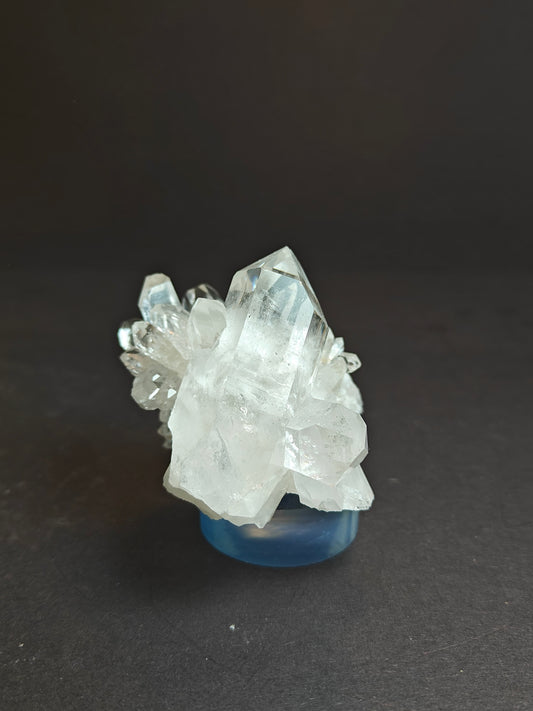 Himalaya kwartscluster op acrylbasis
