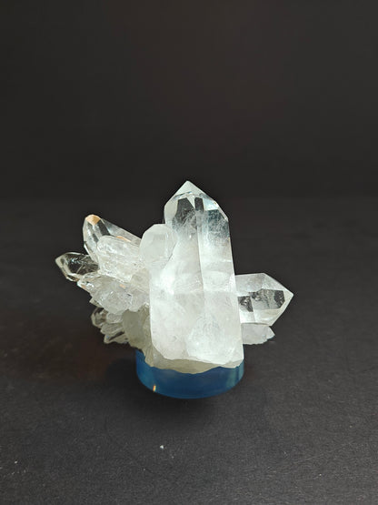 Himalaya kwartscluster op acrylbasis