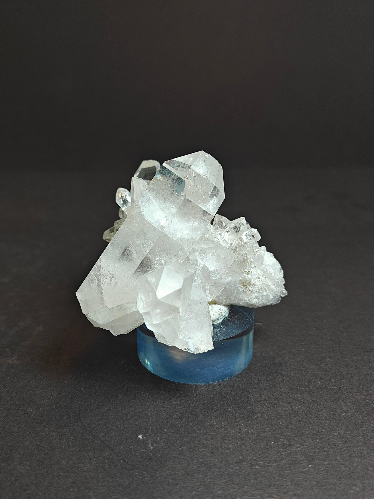 Himalaya kwartscluster op acrylbasis