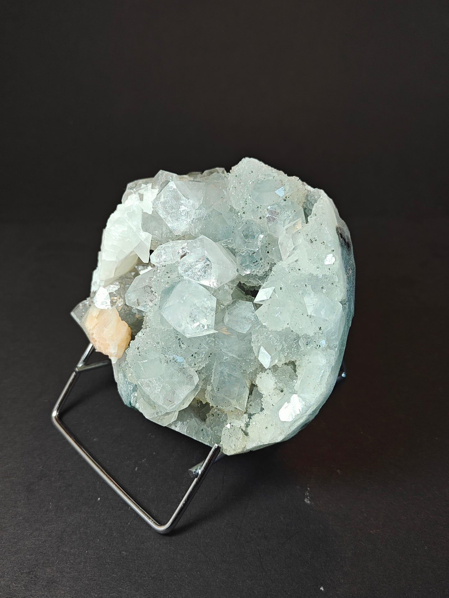 Apophyllite & Stilbite Cluster from India - 0.730 kg --- 004