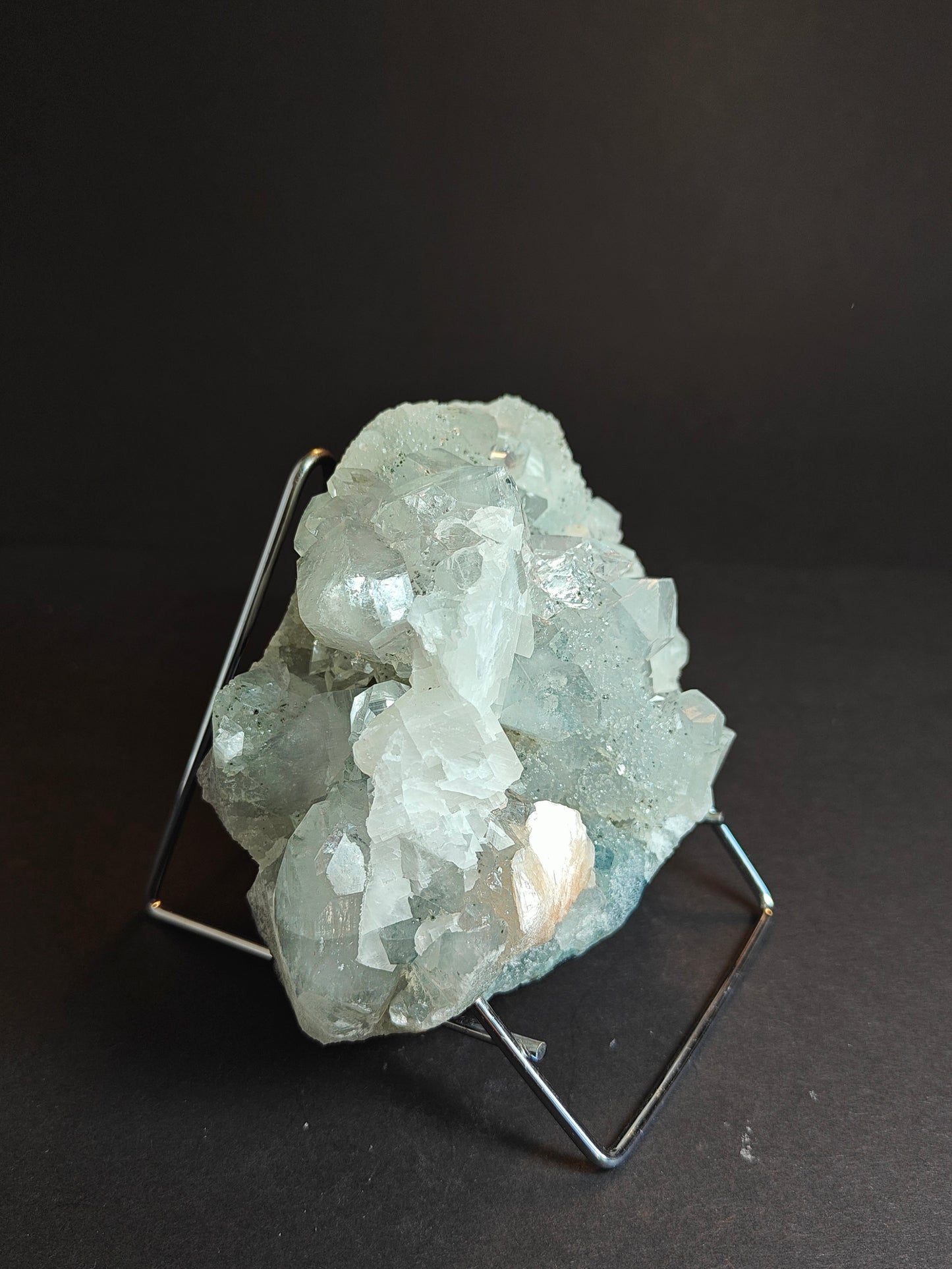 Apophyllite & Stilbite Cluster from India - 0.730 kg --- 004