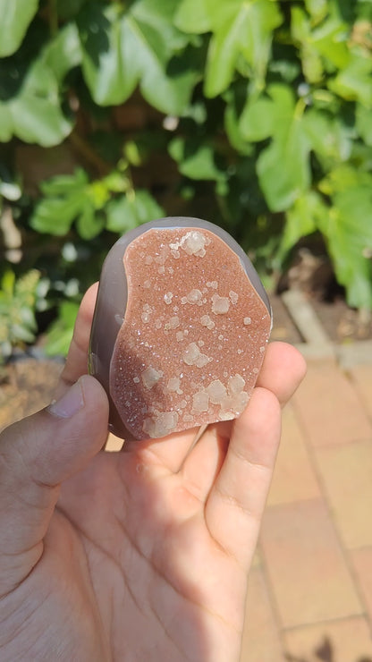 Uruguayan Agate with Calcite 7 x 6 x 2 cm 0.133 kg